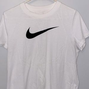 White Nike T shirt size M. Good condition no stains